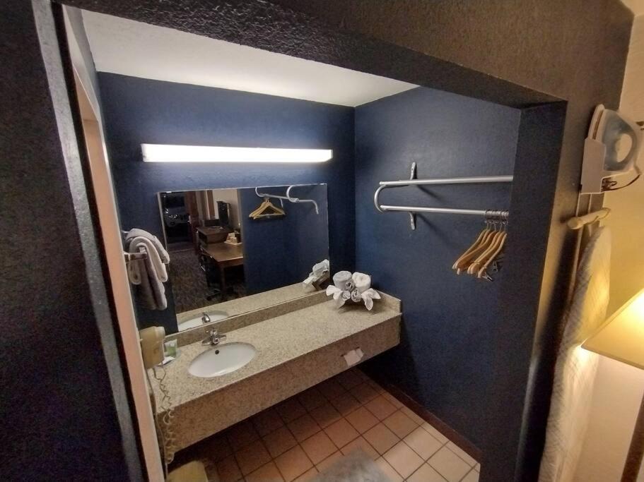 Osu 2 Queen Beds 221 * Stillwater