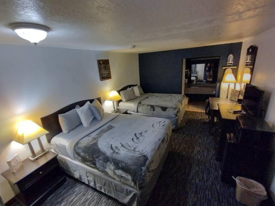 Osu 2 Queen Beds 221 Stillwater