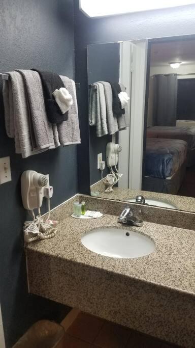 Osu 2 Queen Beds 221 Stillwater