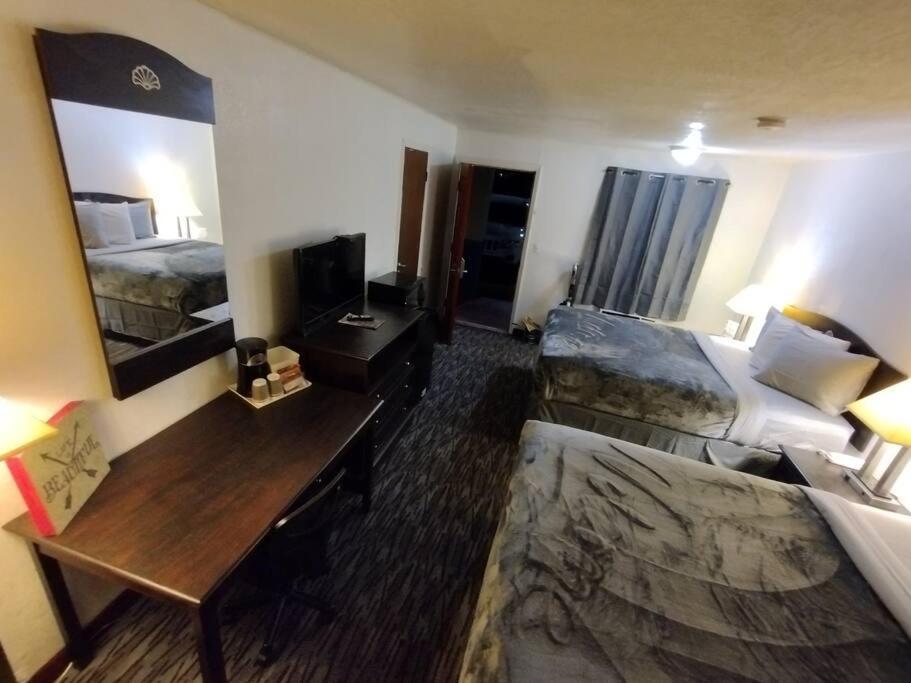 Osu 2 Queen Beds 221 *